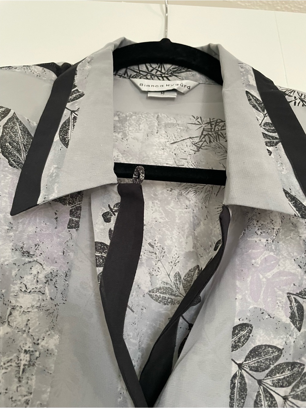 Bianca Nygård Gray Blouse with Black Botanical Print - Picture 7 of 11